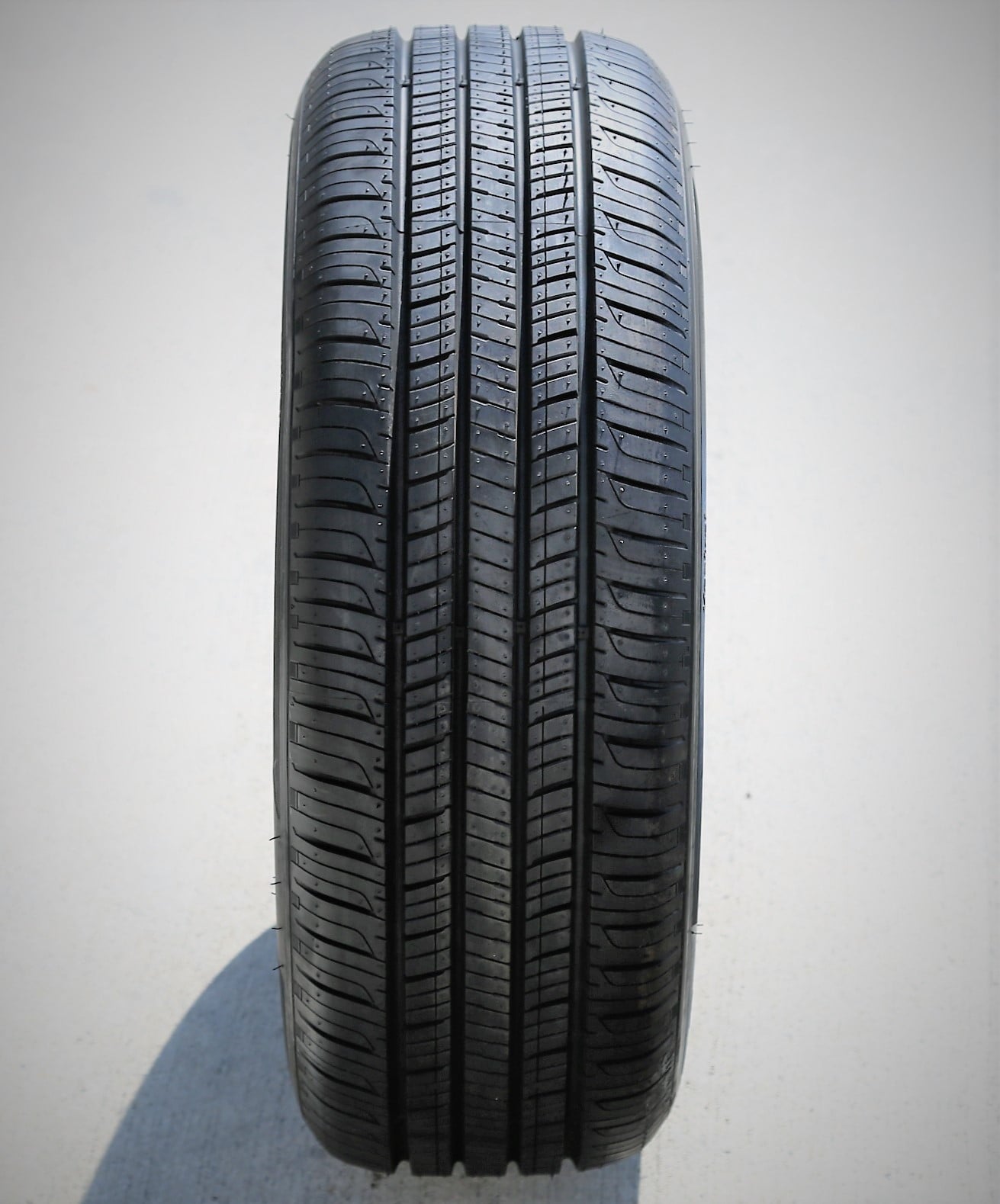 Kinergy GT (H436) All Season 235/45R18 94V Passenger Tire